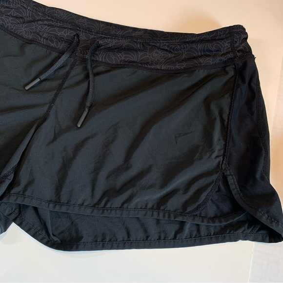 Size 12 Lululemon black drawstring waist shorts with no liner - Picture 12 of 16